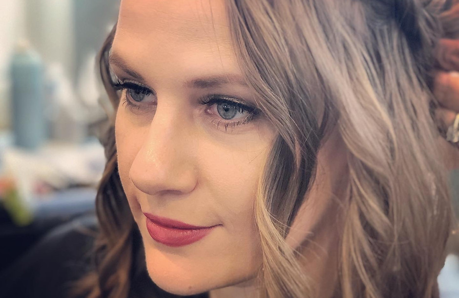 Make Up Blush Vanity Room